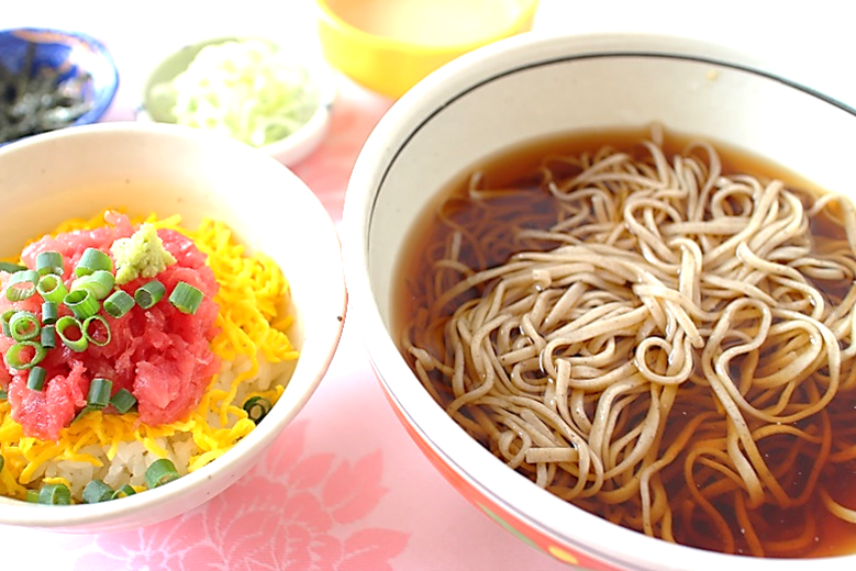 蕎麦とネギトロ丼