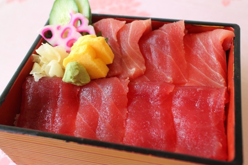 三崎のマグロ重