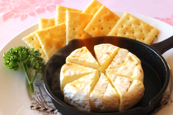 ラム酒香る焼きカマンベール【NEW】